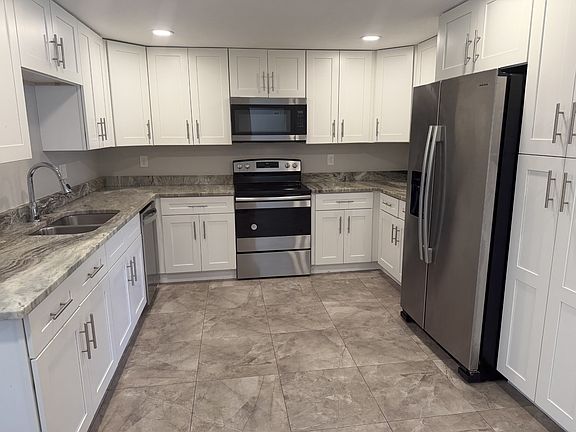 3rd image of 1207 39th Ave W #A