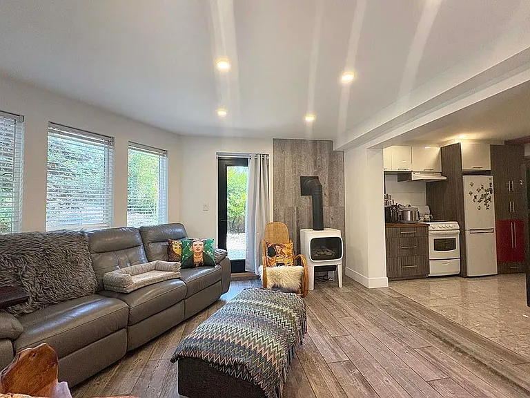 609 Lidster Pl — Photo 12