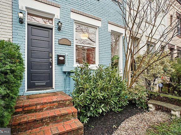 3rd image of 1227 Duncan Pl NE