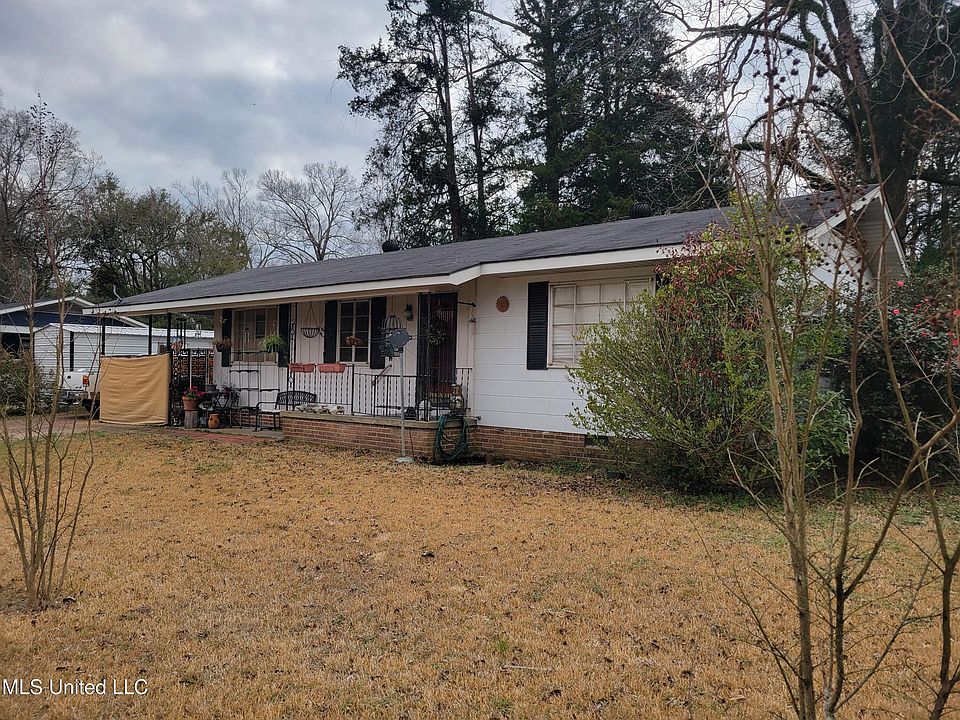 1st image of 100 Holly Dr