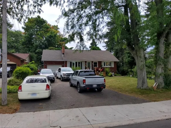 256 Southcote Rd, Hamilton, ON L9G 2W1
