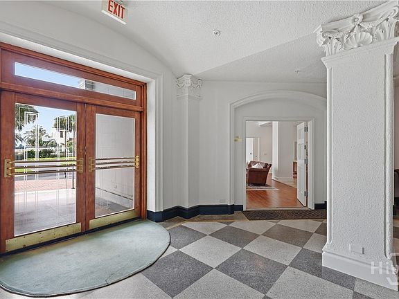 3rd image of 700 Wilmington Island Road #102