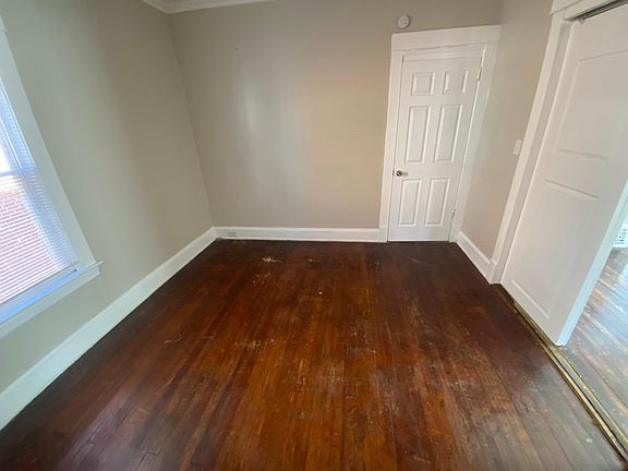 3rd image of 3263 W 115th St