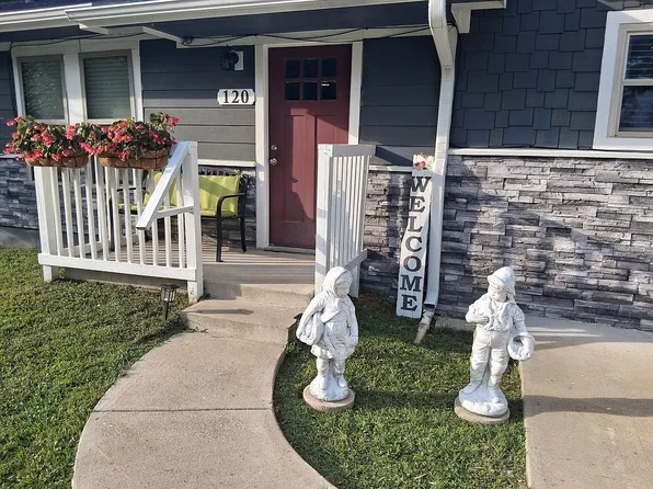 120 Memorial Dr, Mabank, TX 75156