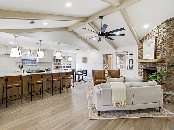 3rd image of 4368 Blecker Dr