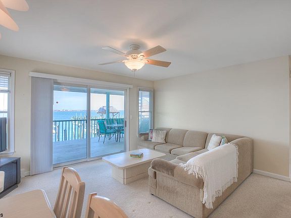 2nd image of 320 Bay Ave