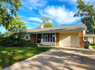 325 Spruce Ln, Elk Grove Village, IL 60007