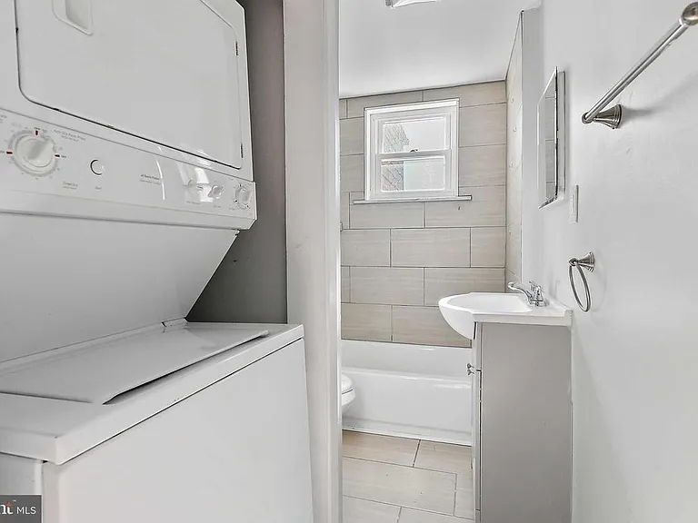 933 Brooks Ln #2 — Photo 4