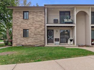 1459 S Carriage Ln, New Berlin, WI 53151
