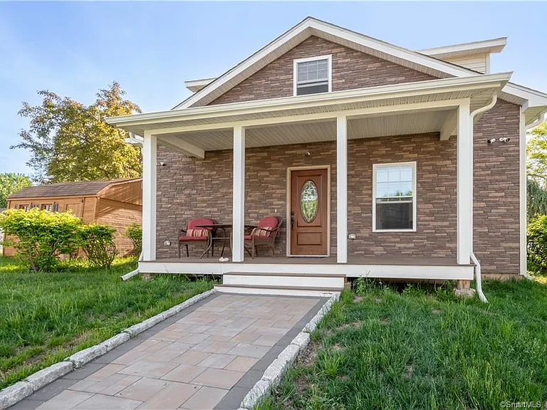 1 Alicia Ln #B — Photo 1