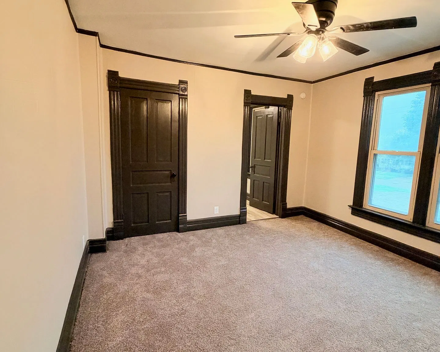1315 W Court — Photo 4