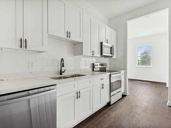 4th image of 2540 Congress St #2538