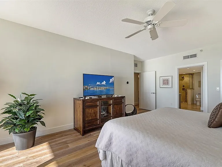 1800 Benjamin Franklin Dr #906-B — Photo 6