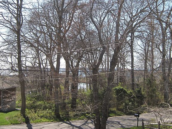 3rd image of 106 Lake Dr