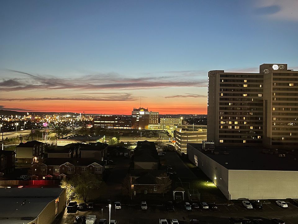 Nice sunset Facing W. Large bldg to R is Downtown Doubletree Hotel. Just left of Doubletree is OSUMC