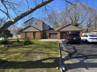 69 Granada Cir, Mount Sinai, NY 11766