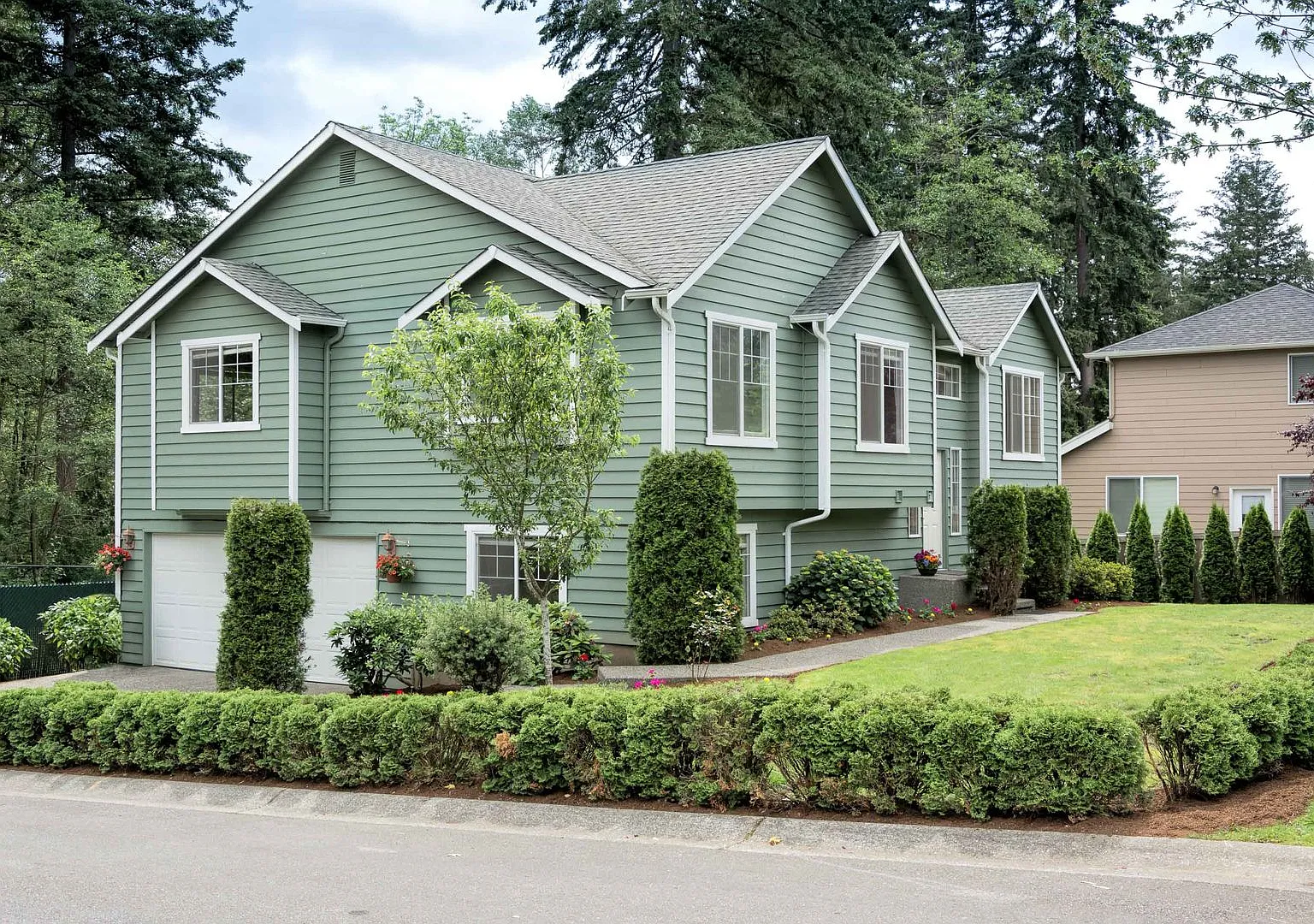 Large Updated 5 Bed Split-Level Kenmore Home! — Photo 1