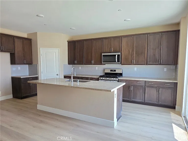 24541 Lancer Pl — Photo 5
