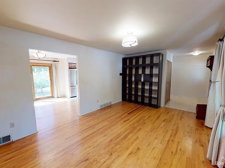 2235 Prairie St — Photo 6