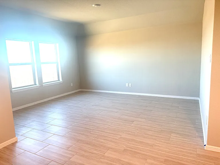 1353 Dillard Creek Dr — Photo 29