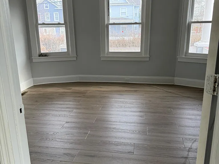 609 E 2nd St #1 — Photo 9