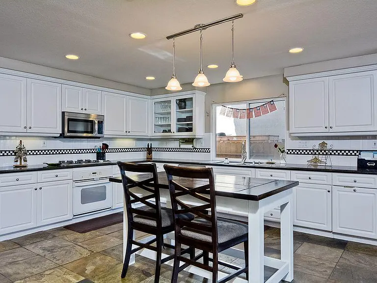 5216 Topsail Dr — Photo 11