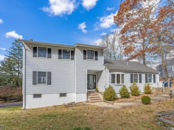 23 Bonaparte Point Rd, Hopatcong Boro, NJ 07843