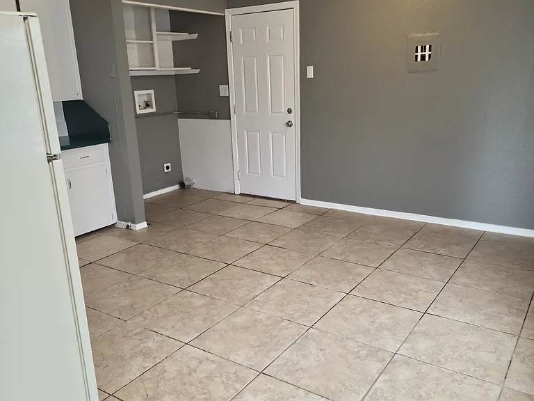 1611 N Marrs St — Photo 3