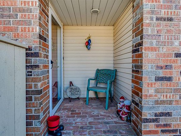 2nd image of 1324 E Timberview Dr