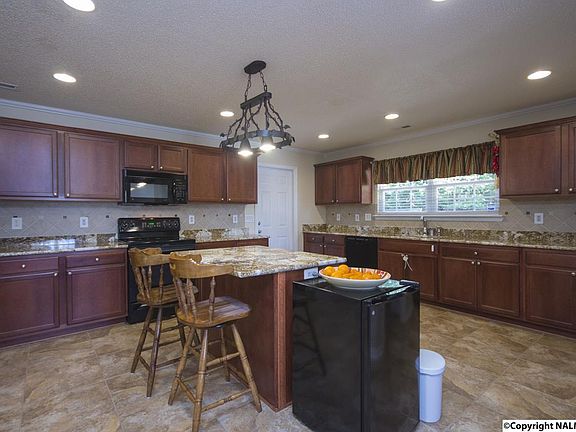 4th image of 7001 Thornwood Ln SE