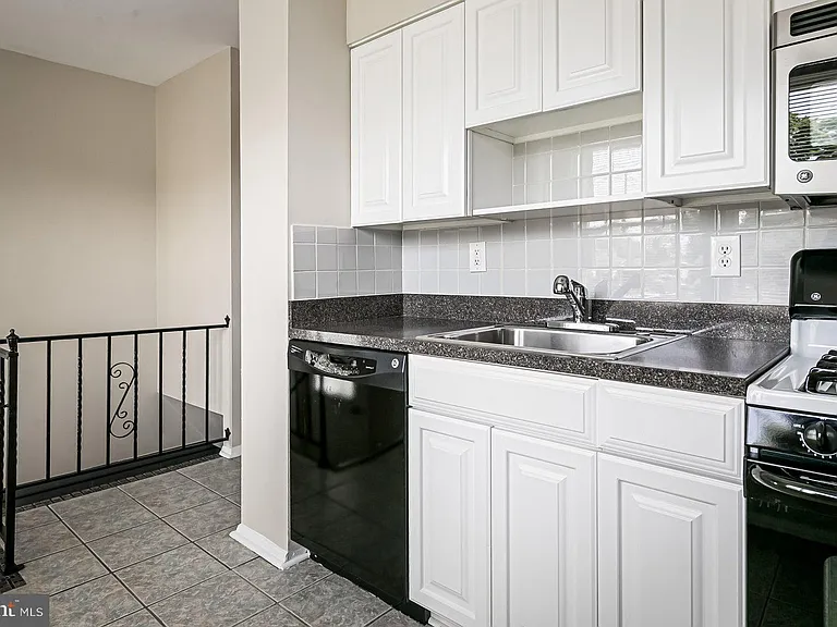 202 Cove Rd — Photo 9