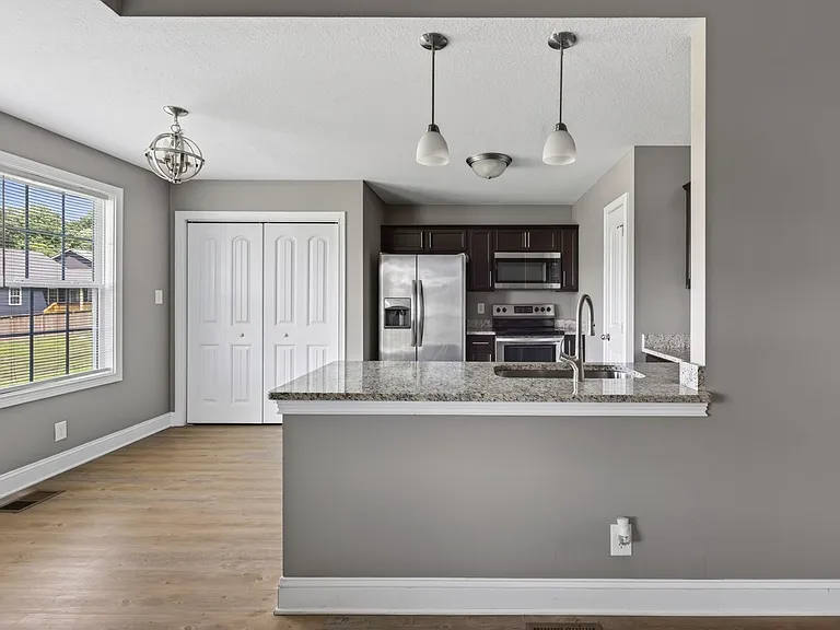 207 Geneva Ln — Photo 13
