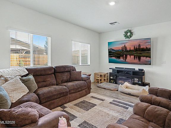 3rd image of 1040 Conifer Dr