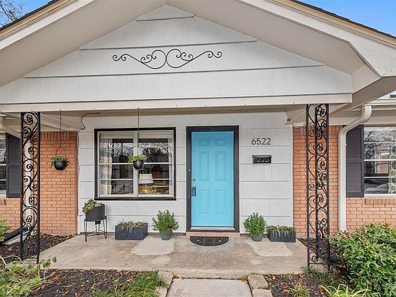 Inviting front porch. All exterior doors were replaced. Lifetime Transferable Foundation Warranty with Jericho in 2017.