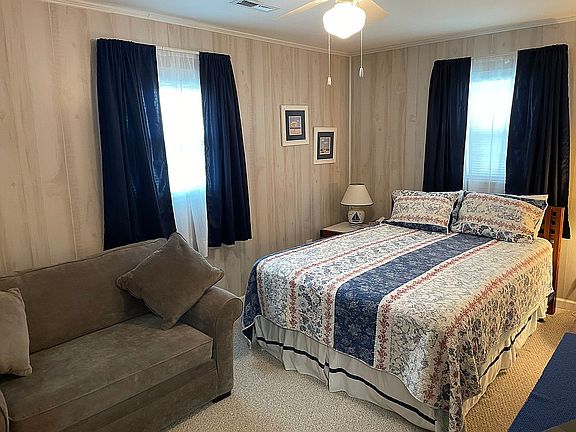 5th image of 321 E Beach Dr
