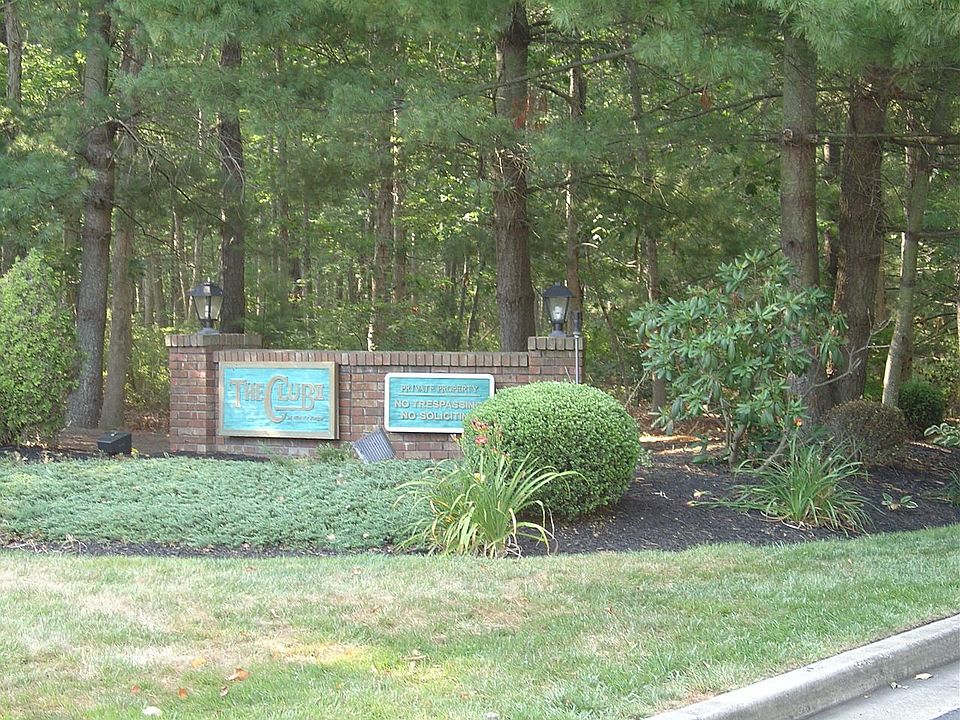 Club II sits in a lovely wooded setting
