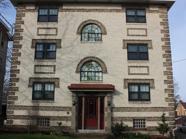 51 Overlook Dr, Pittsburgh, PA 15216