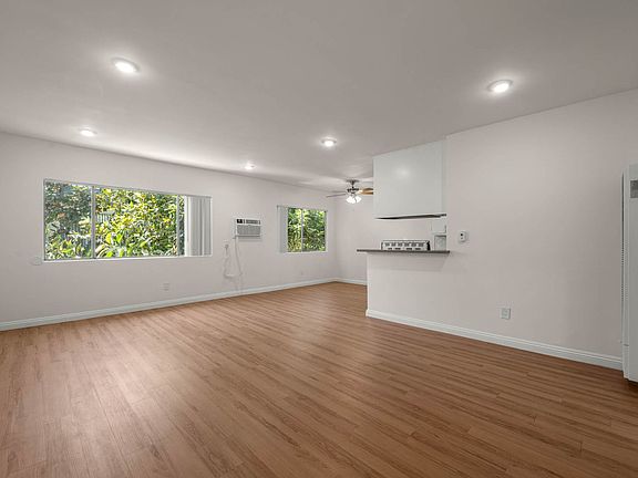3rd image of 5130 Yarmouth Ave #35