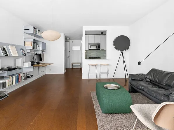 200 E 94th St APT 2911, New York, NY 10128