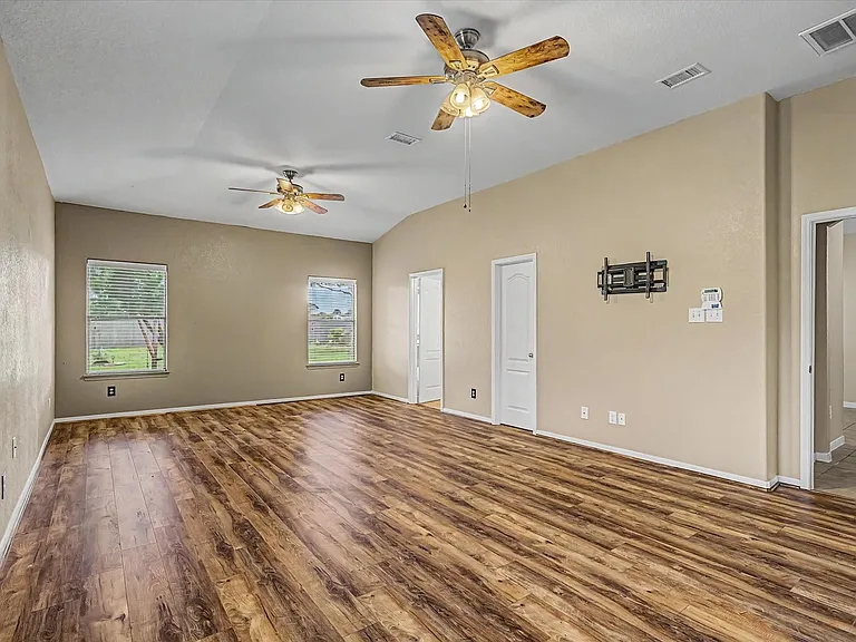 630 W Newport Bnd — Photo 16