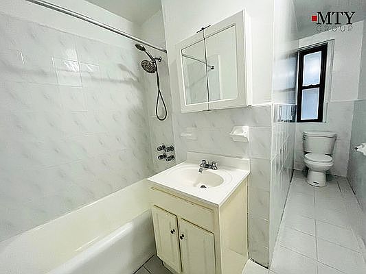 3rd image of 155 E 52nd St #3OJ