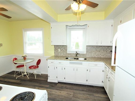5th image of 119 Willard Ave