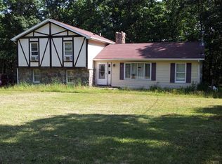 113 N Hillview Dr, Shohola, PA 18458