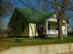 3rd image of 935 Charlotte St