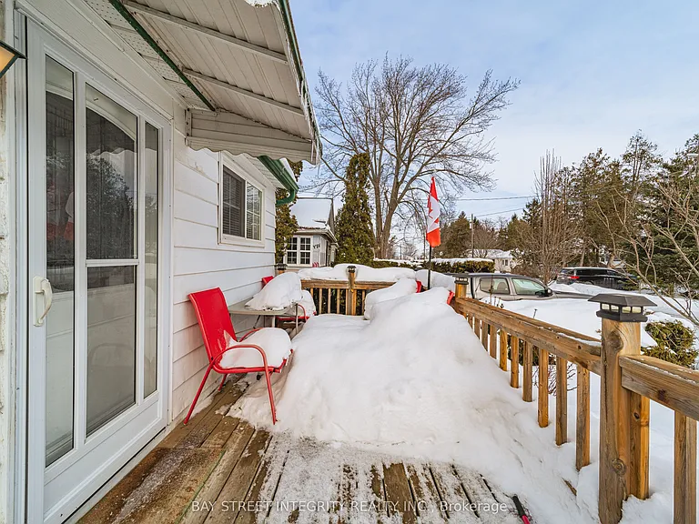 74 De La Salle Blvd — Photo 29