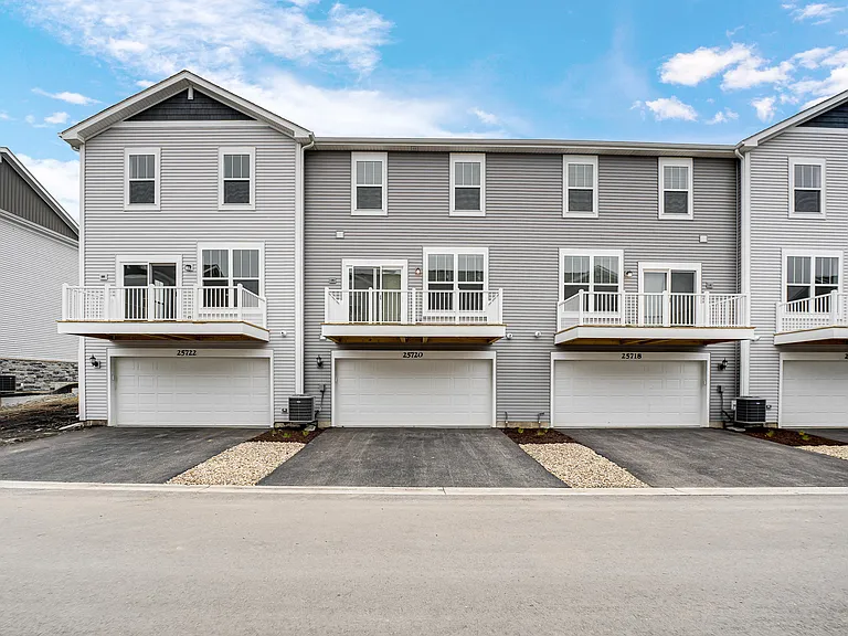25720 W Yorkshire Dr — Photo 25