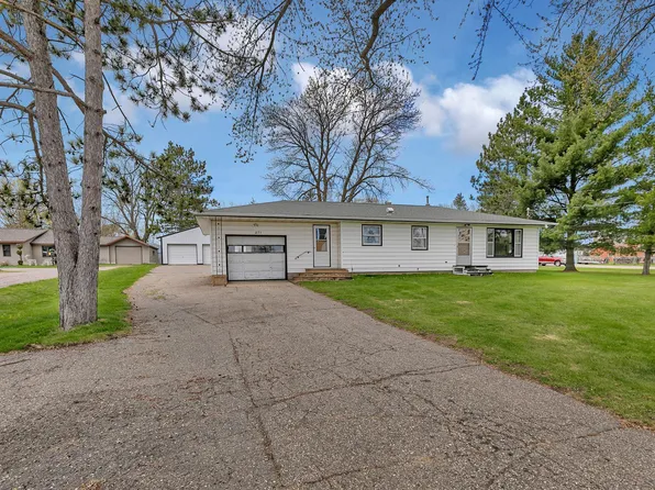 271 4th St, Holdingford, MN 56340