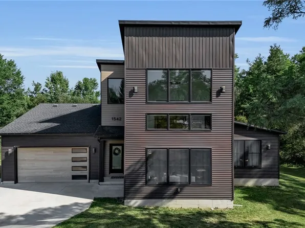 1542 Blakeley Rd, East Aurora, NY 14052