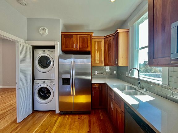 3rd image of 634 Baker St #2