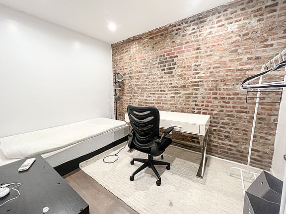 4th image of 121 Norfolk St #5
